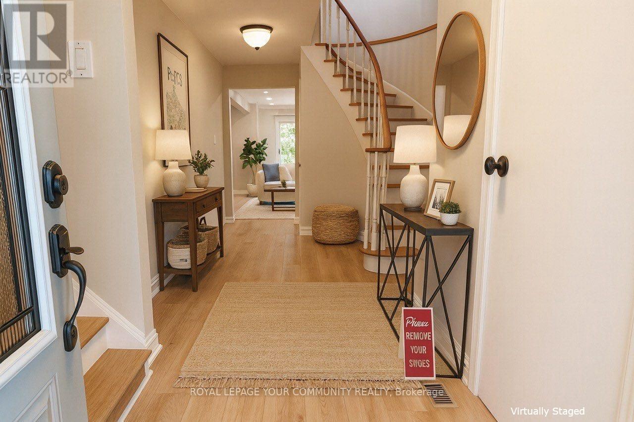 Photo 5 of 168 Stephen Street, Richmond Hill ON
