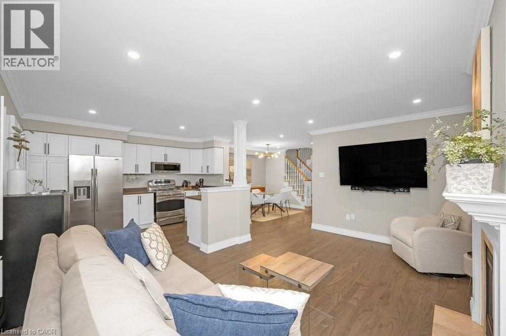 Photo 8 of 2044 Broadleaf Crescent, Burlington ON