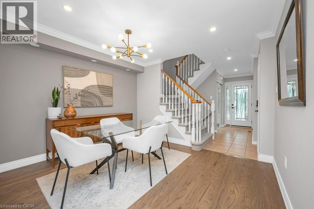 Photo 11 of 2044 Broadleaf Crescent, Burlington ON