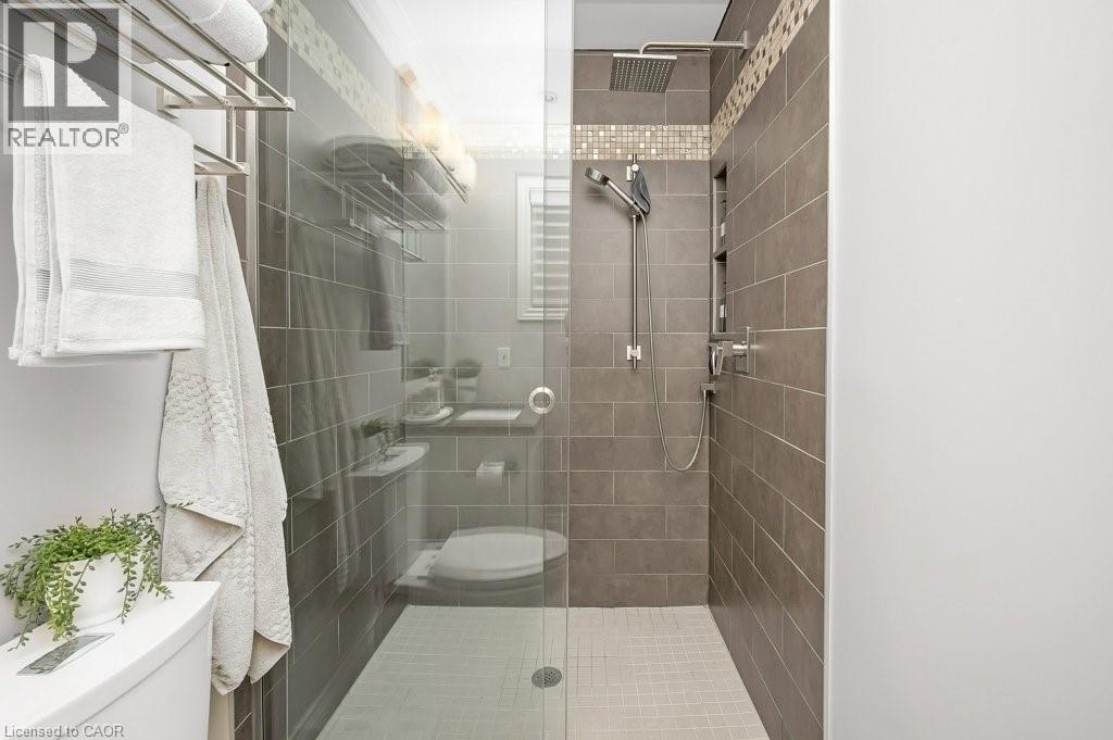 Photo 14 of 2044 Broadleaf Crescent, Burlington ON