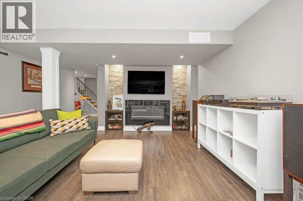 Photo 22 of 2044 Broadleaf Crescent, Burlington ON