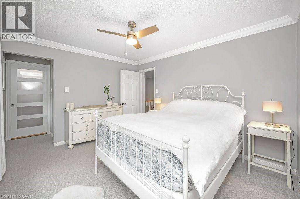 Photo 13 of 2044 Broadleaf Crescent, Burlington ON