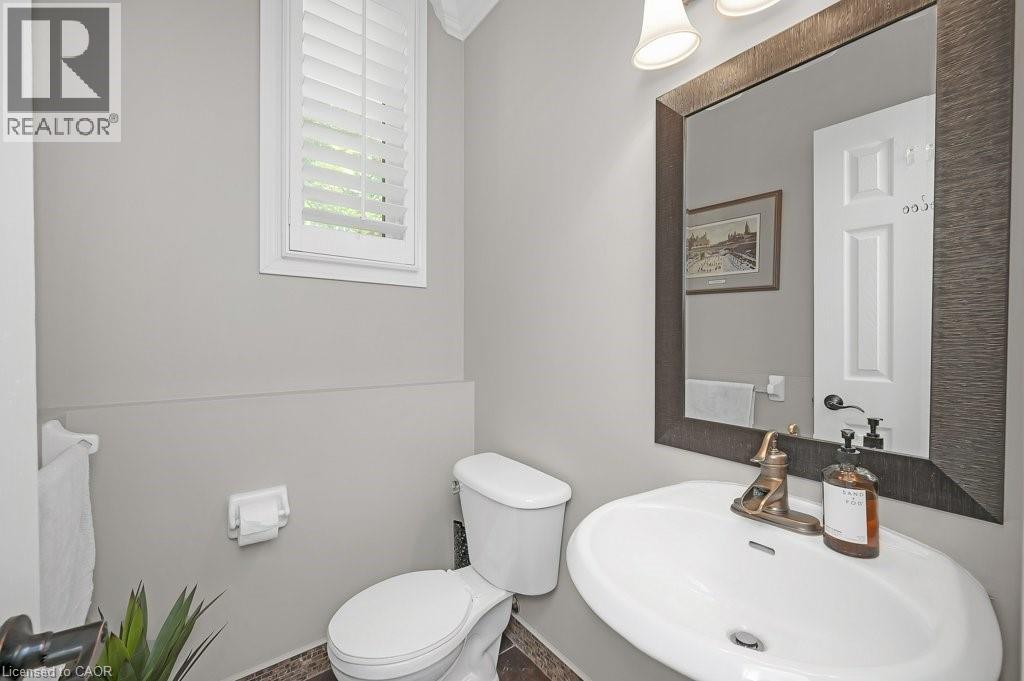 Photo 21 of 2044 Broadleaf Crescent, Burlington ON