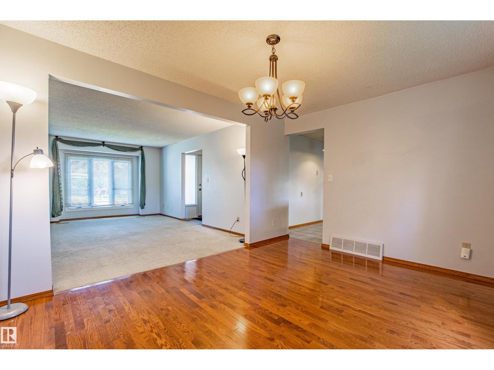 Photo 5 of 9928 181 St Nw, Edmonton AB