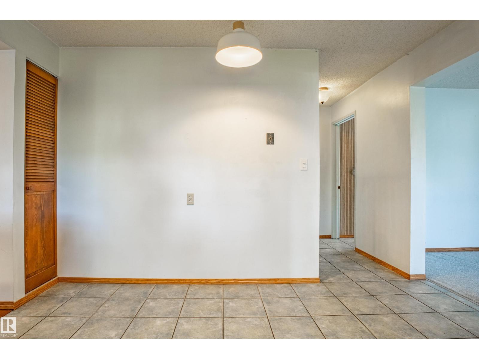 Photo 20 of 9928 181 St Nw, Edmonton AB