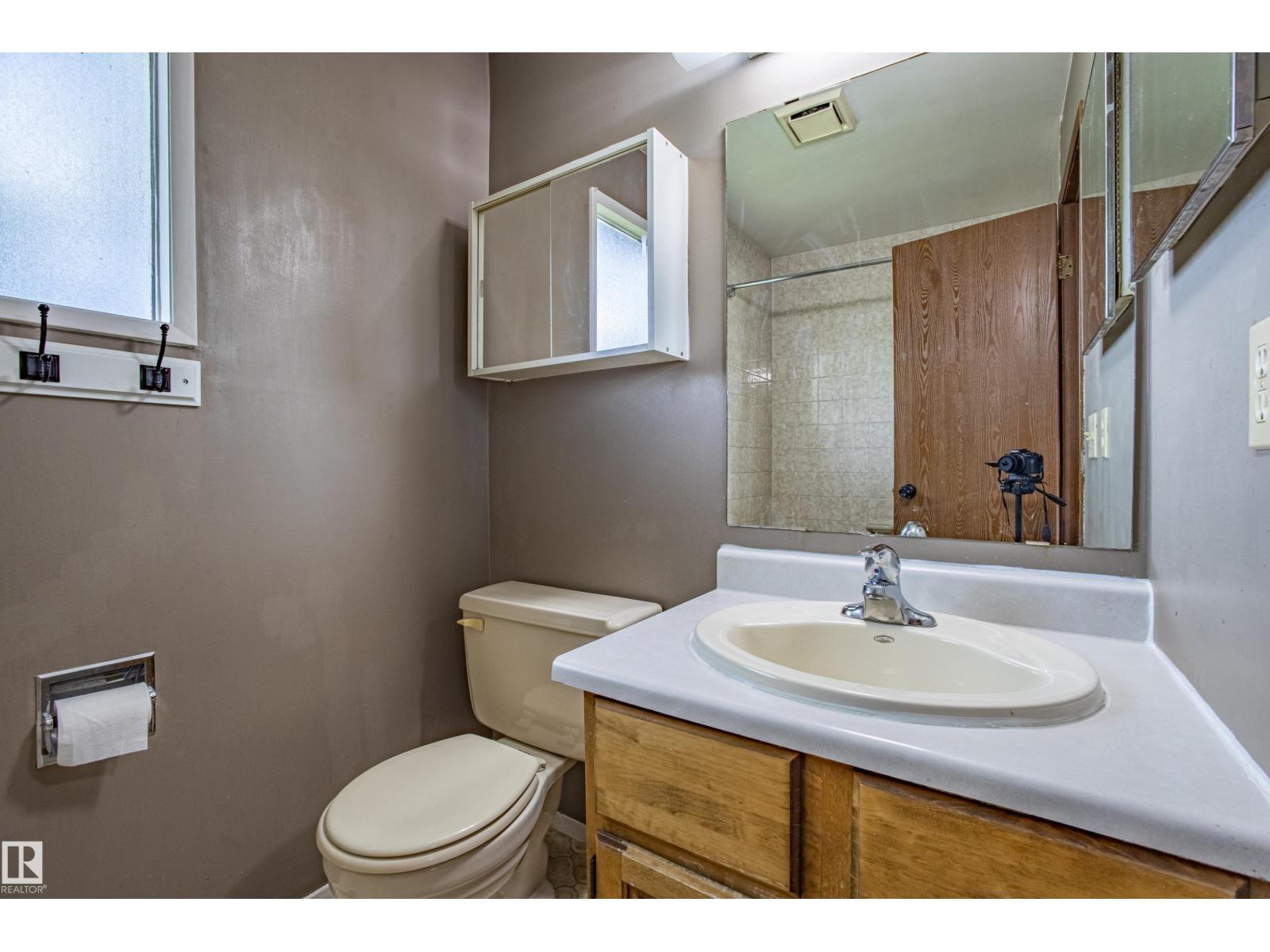 Photo 31 of 9928 181 St Nw, Edmonton AB
