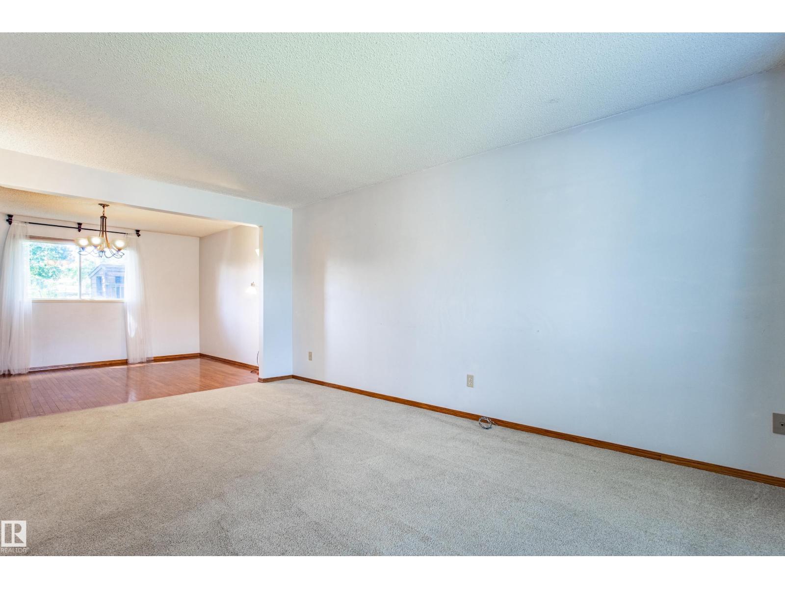 Photo 15 of 9928 181 St Nw, Edmonton AB