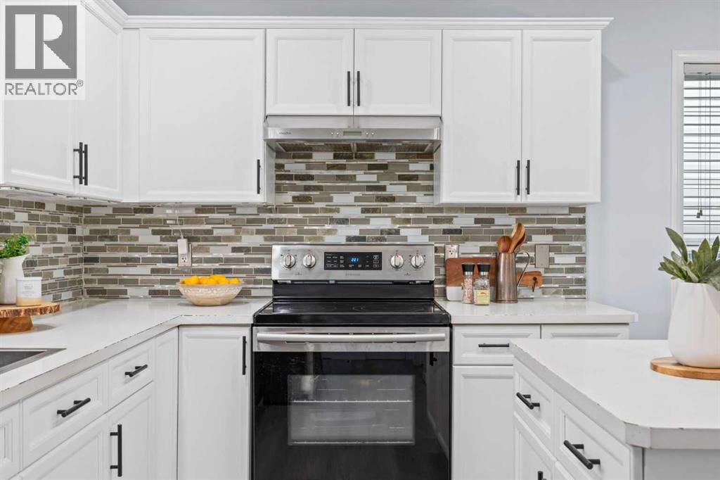 Photo 16 of 371 Silverado Drive Sw, Calgary AB