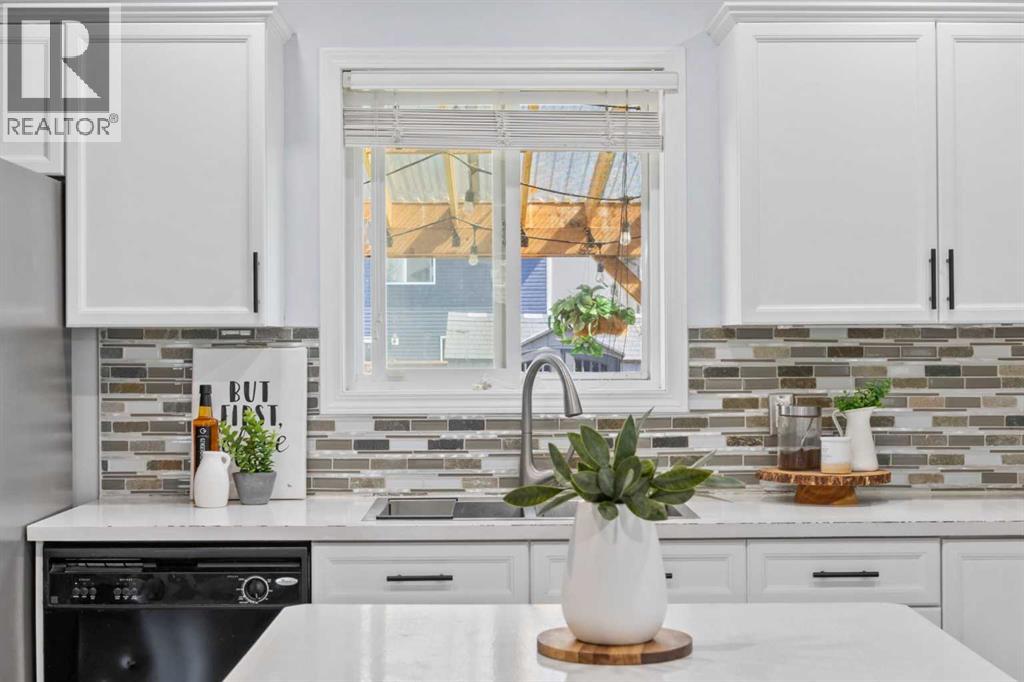 Photo 17 of 371 Silverado Drive Sw, Calgary AB
