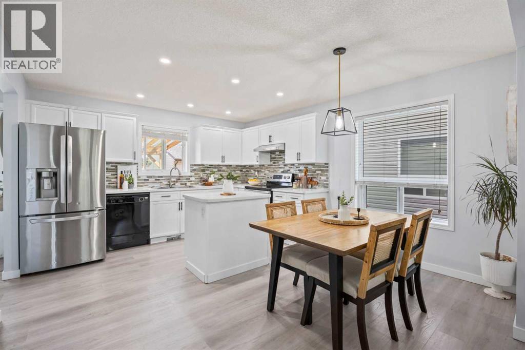Photo 10 of 371 Silverado Drive Sw, Calgary AB