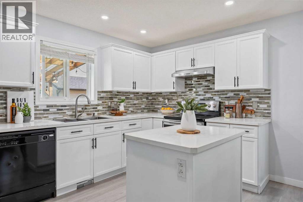 Photo 14 of 371 Silverado Drive Sw, Calgary AB