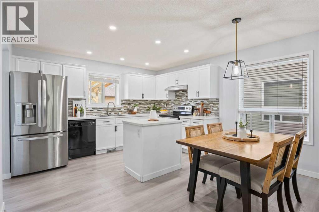 Photo 11 of 371 Silverado Drive Sw, Calgary AB