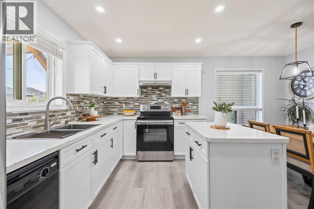 Photo 15 of 371 Silverado Drive Sw, Calgary AB
