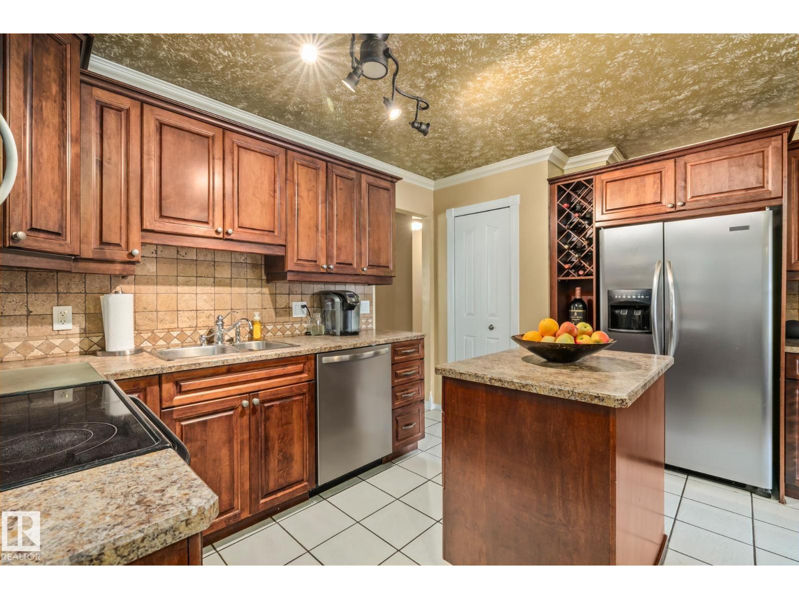 Photo 14 of 3 Falstaff Av, St Albert AB