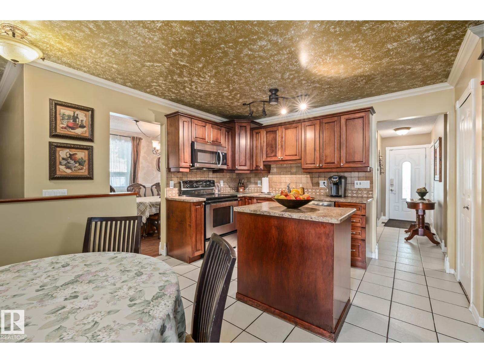 Photo 17 of 3 Falstaff Av, St Albert AB
