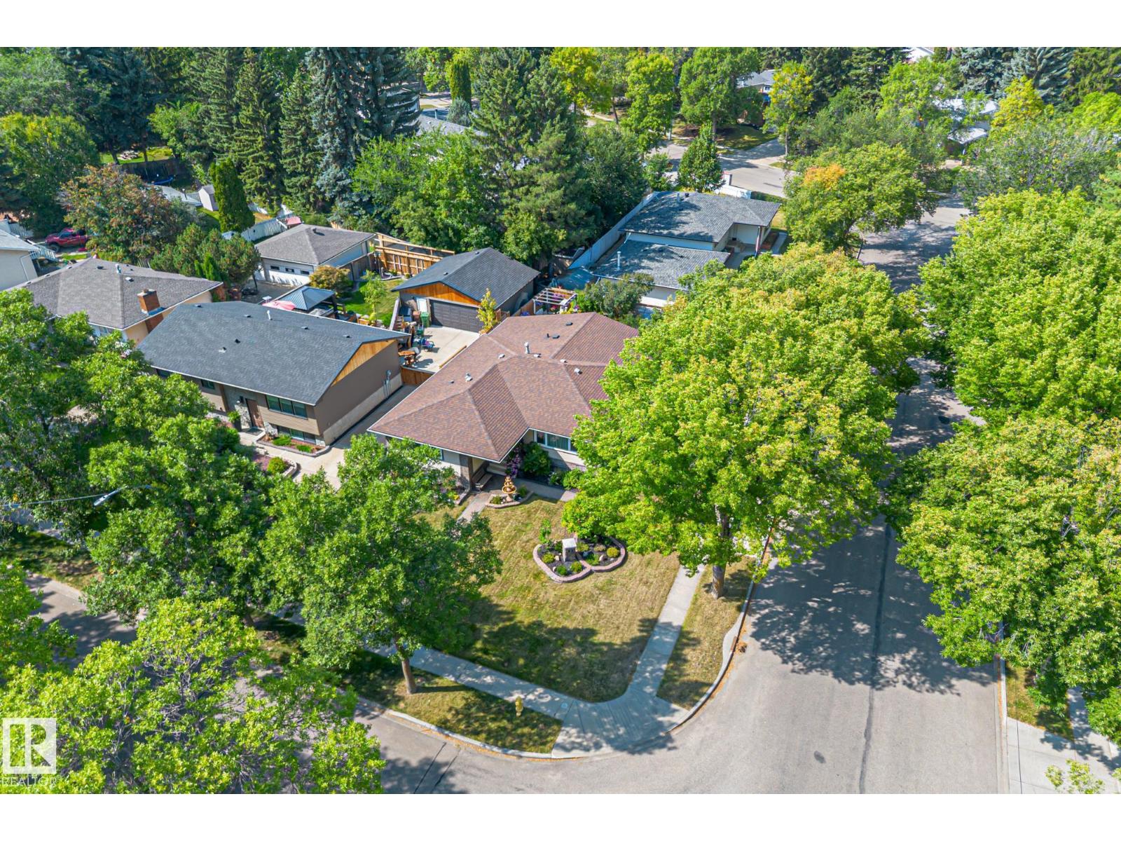 Photo 60 of 3 Falstaff Av, St Albert AB
