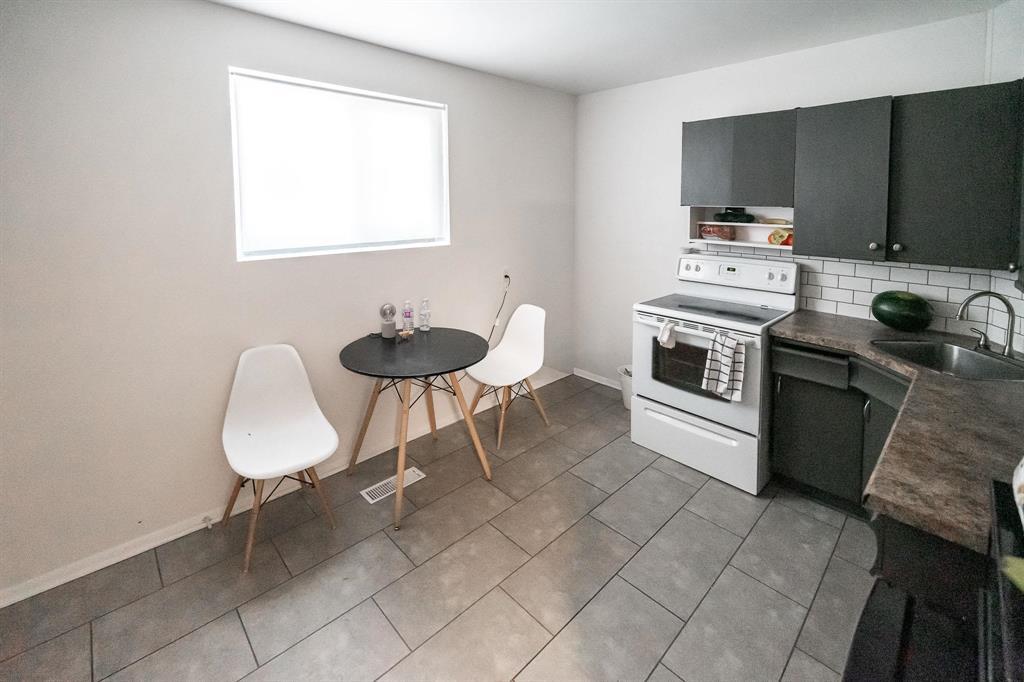 Photo 3 of 770 Elgin Avenue, Winnipeg MB