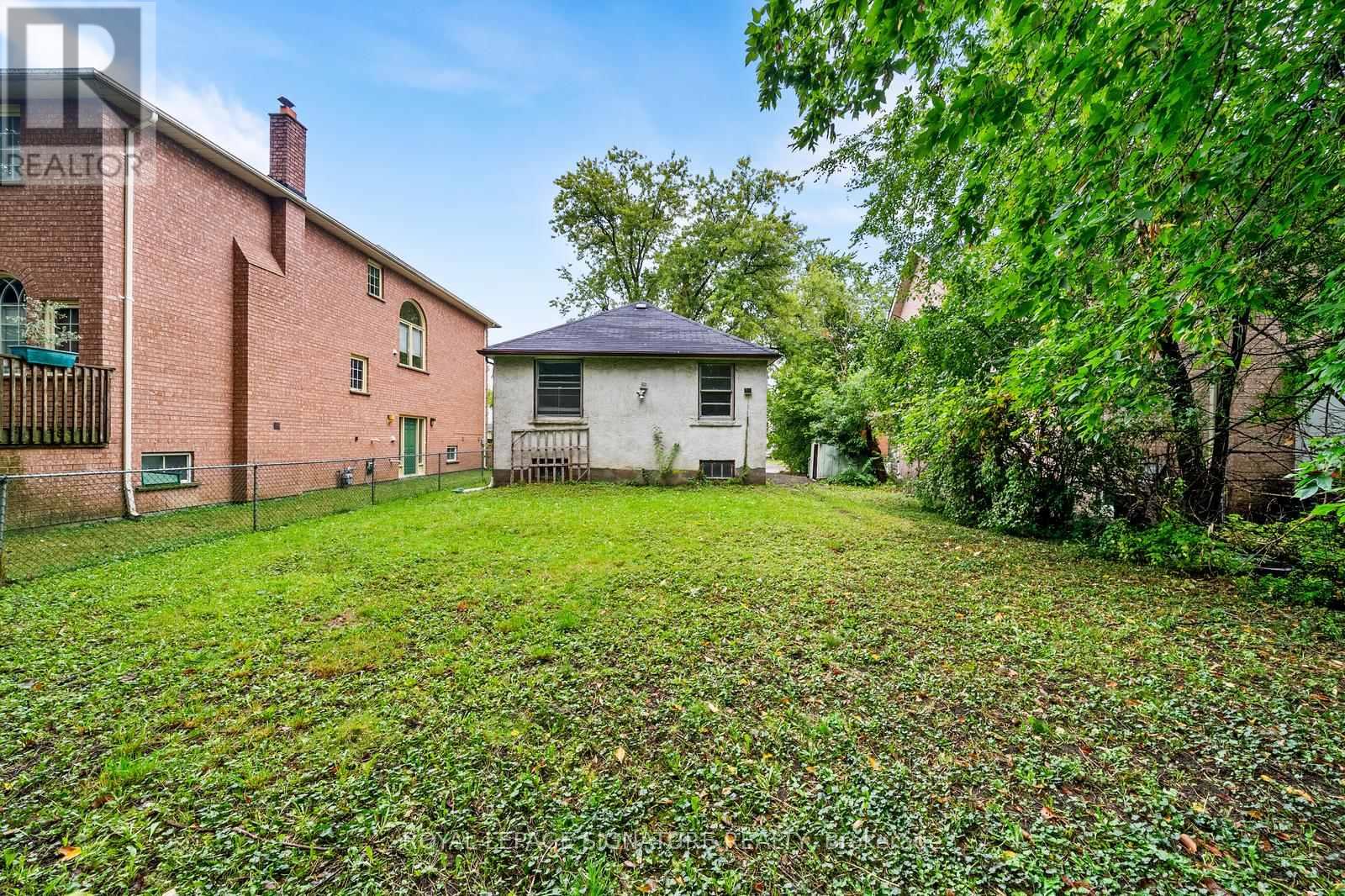 Photo 16 of Bsmt 17 Pleasant Avenue, Toronto ON