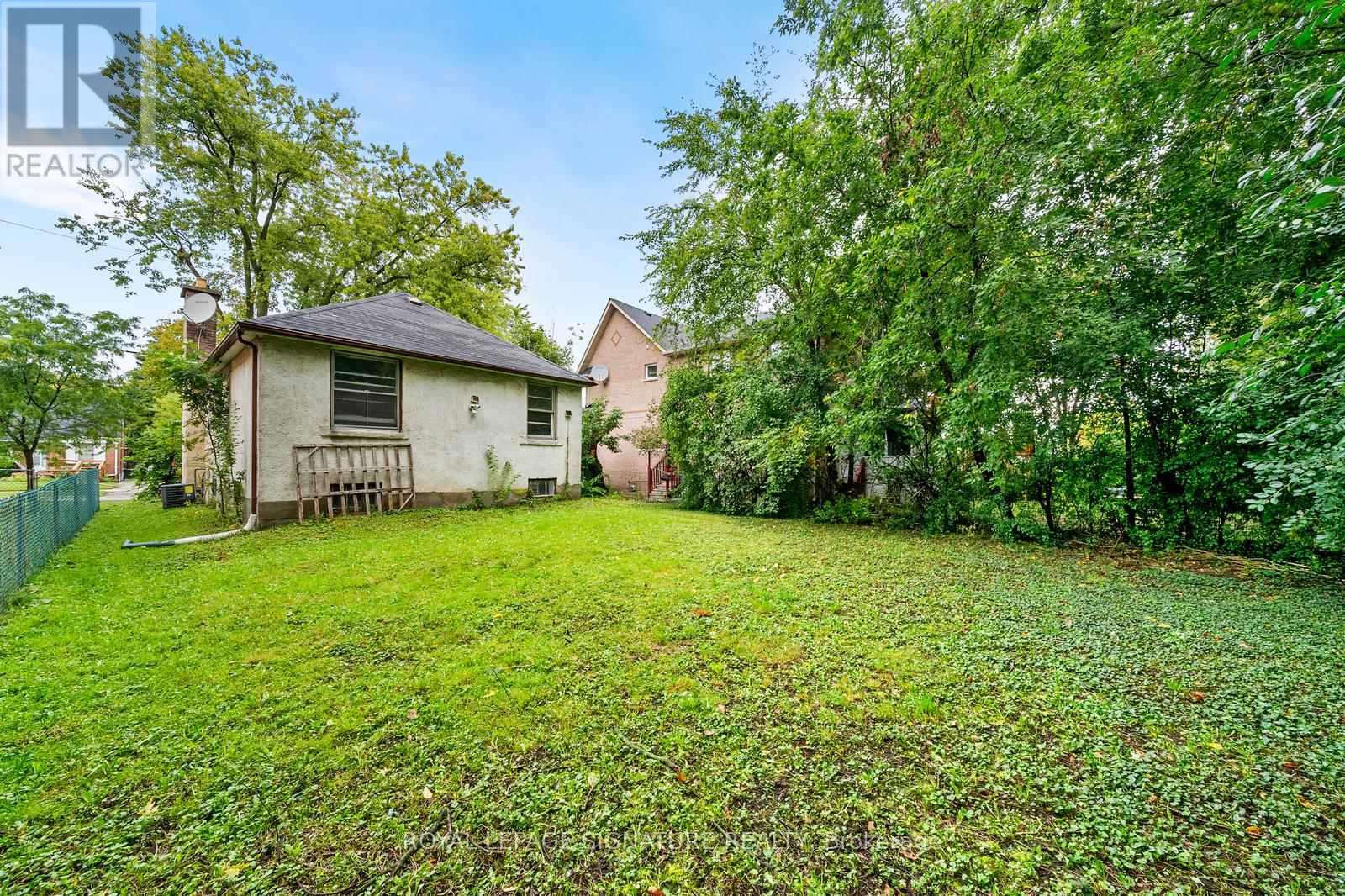 Photo 17 of Bsmt 17 Pleasant Avenue, Toronto ON