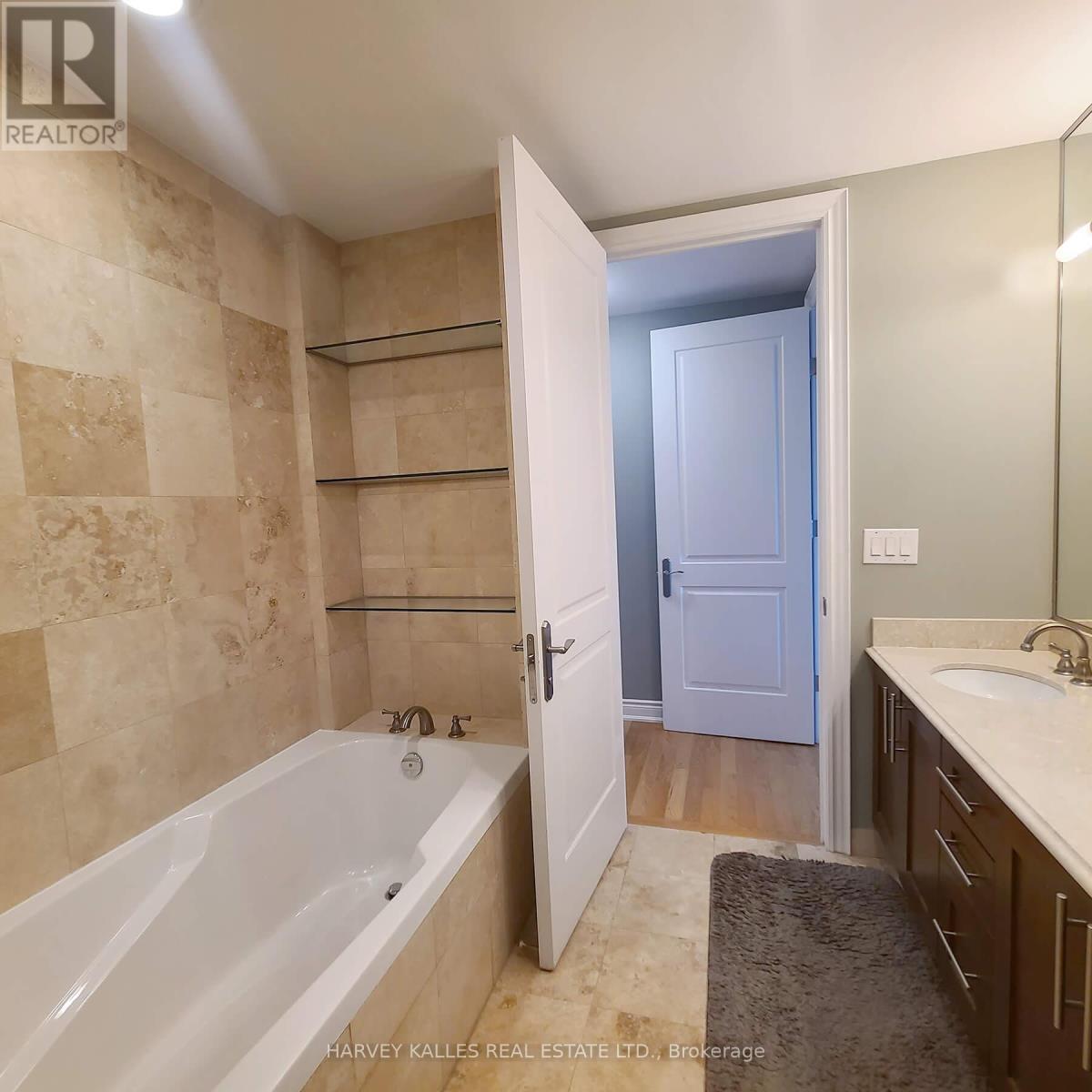 Photo 23 of 4402 761 Bay Street, Toronto ON