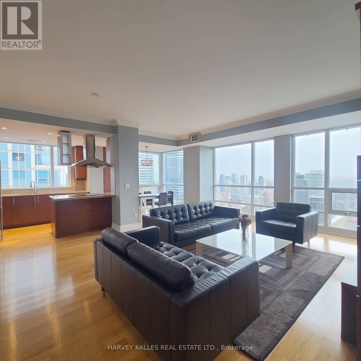 Photo 3 of 4402 761 Bay Street, Toronto ON