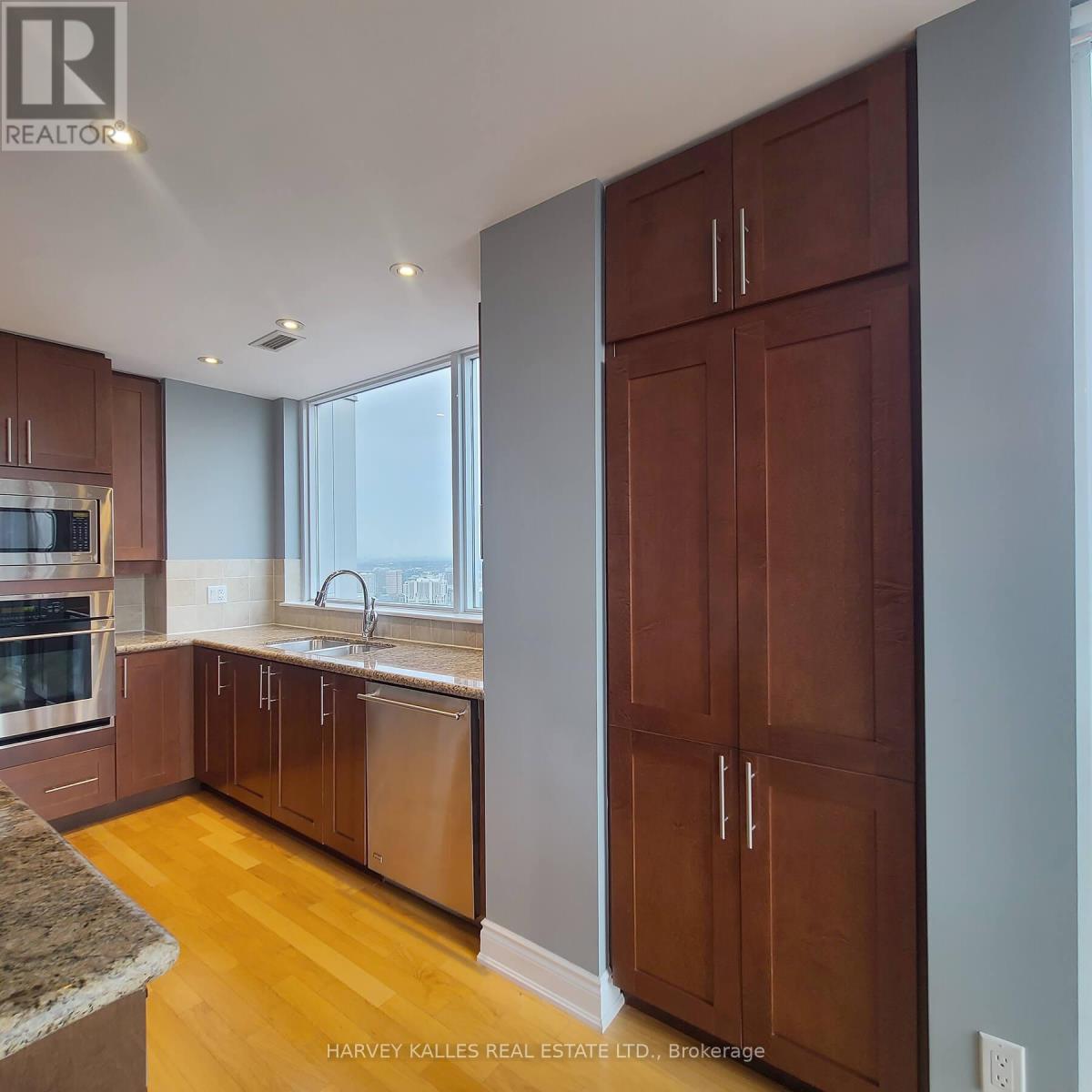 Photo 9 of 4402 761 Bay Street, Toronto ON