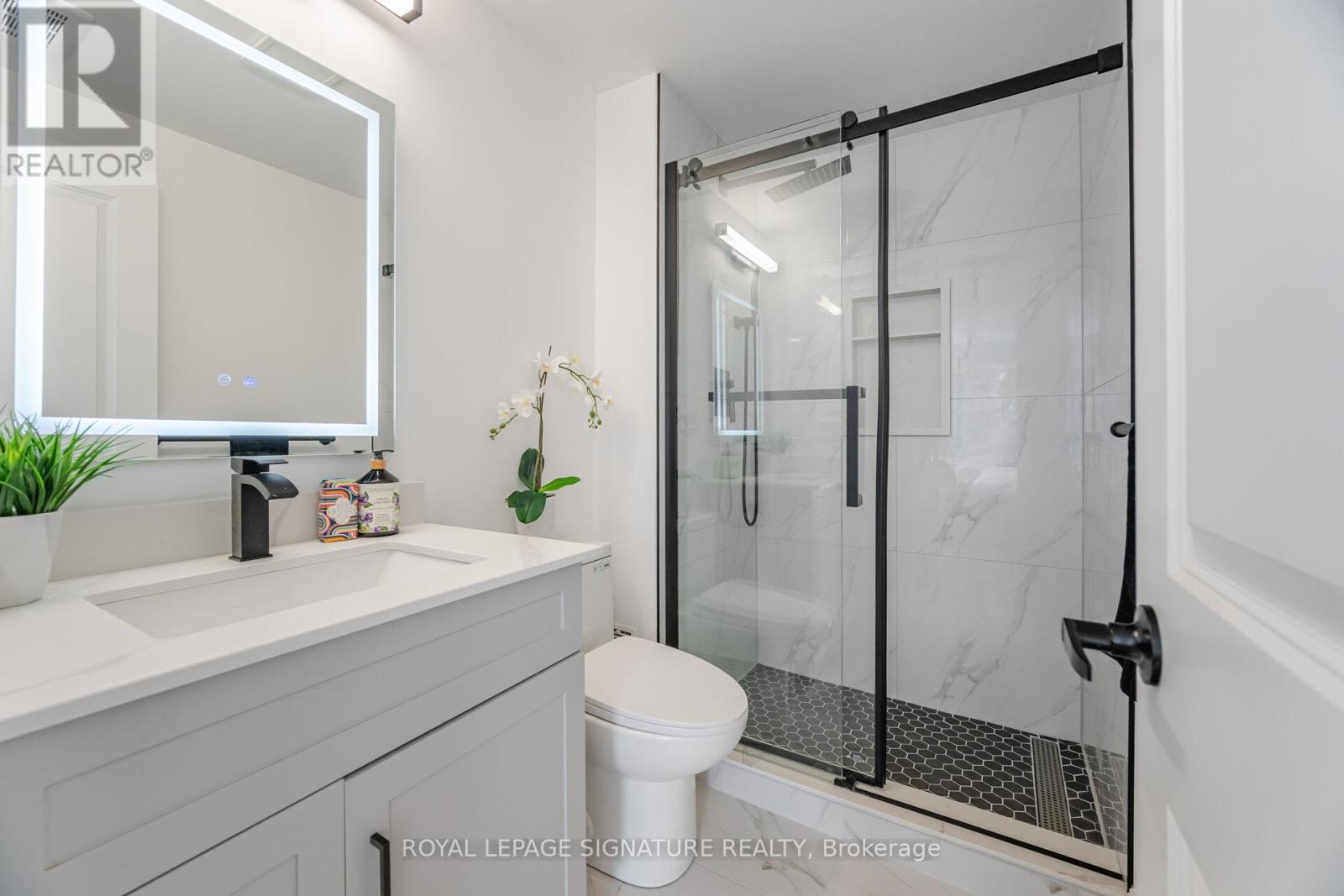 Photo 16 of 64 3175 Kirwin Avenue, Mississauga ON