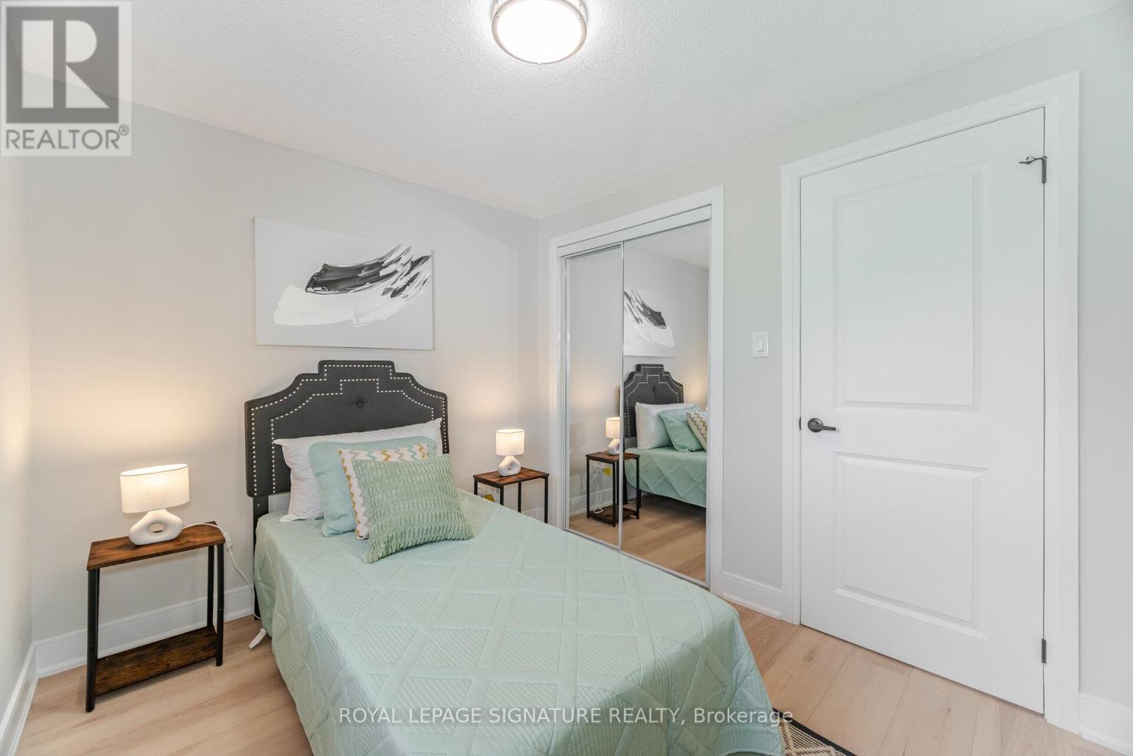 Photo 32 of 64 3175 Kirwin Avenue, Mississauga ON
