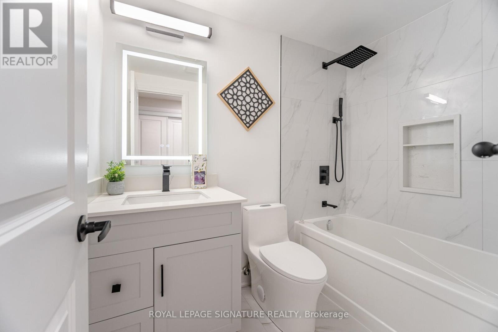 Photo 24 of 64 3175 Kirwin Avenue, Mississauga ON