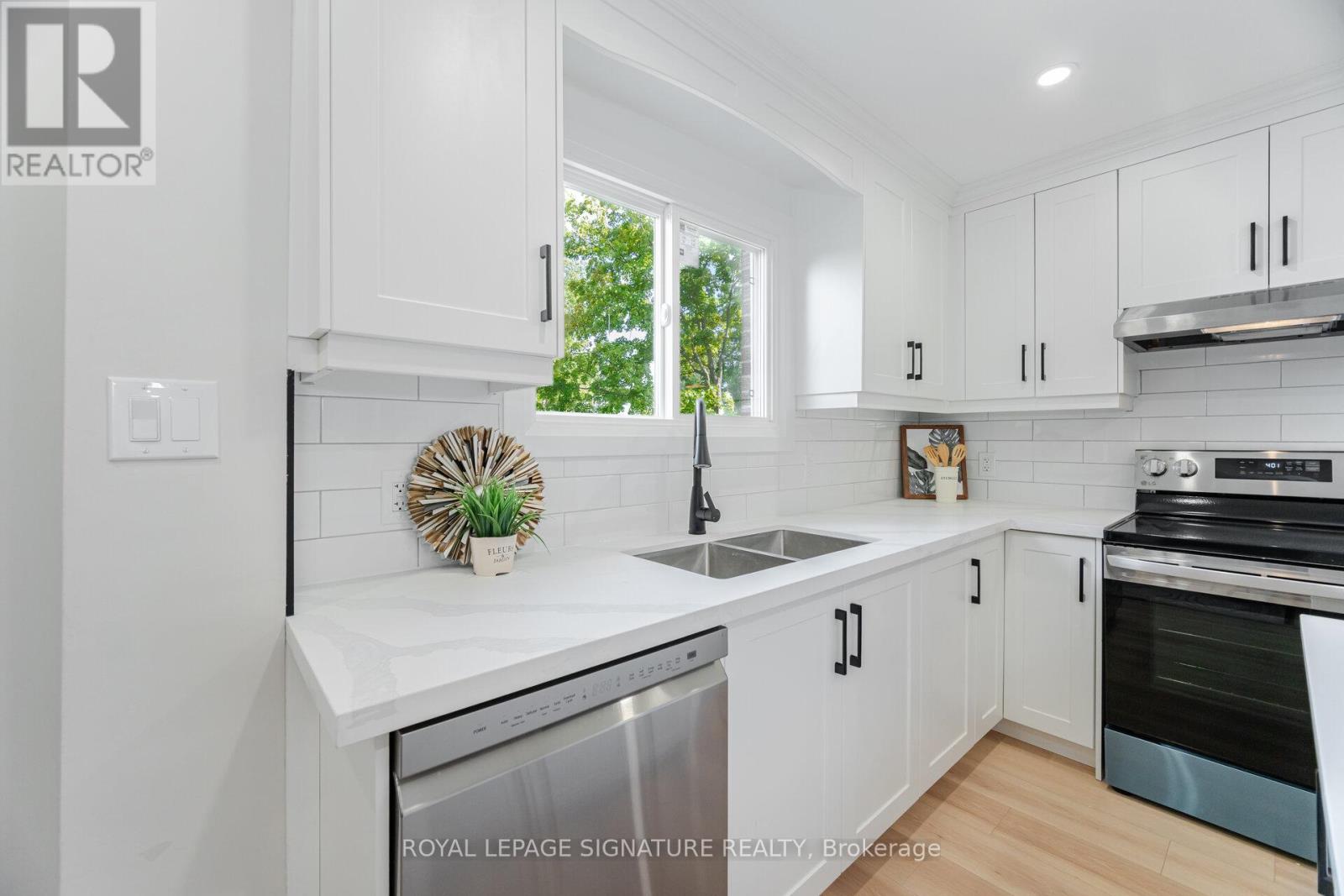 Photo 8 of 64 3175 Kirwin Avenue, Mississauga ON