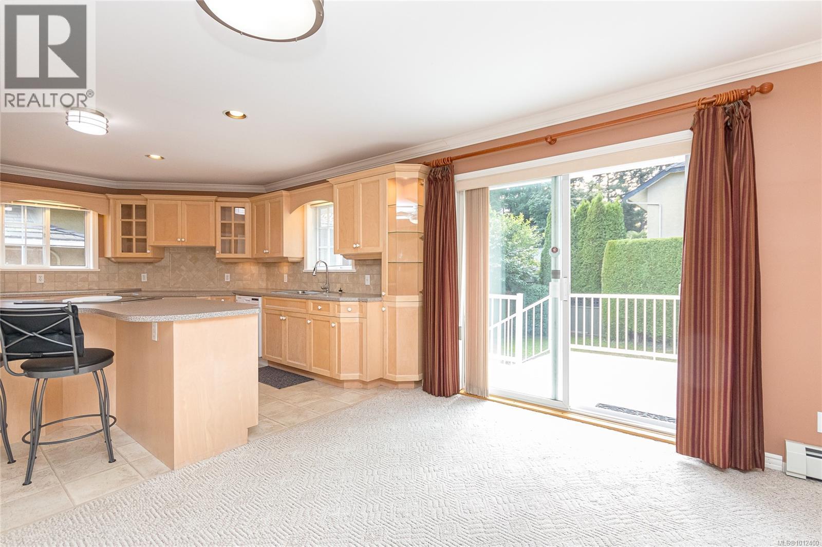 Photo 10 of 1197 Munro St, Esquimalt BC