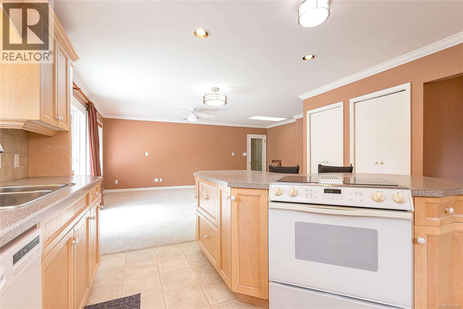 Photo 12 of 1197 Munro St, Esquimalt BC