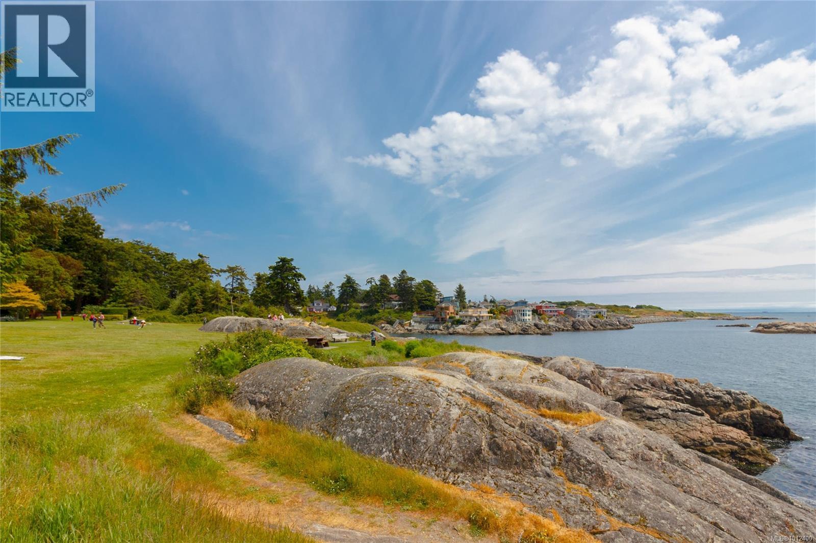 Photo 2 of 1197 Munro St, Esquimalt BC