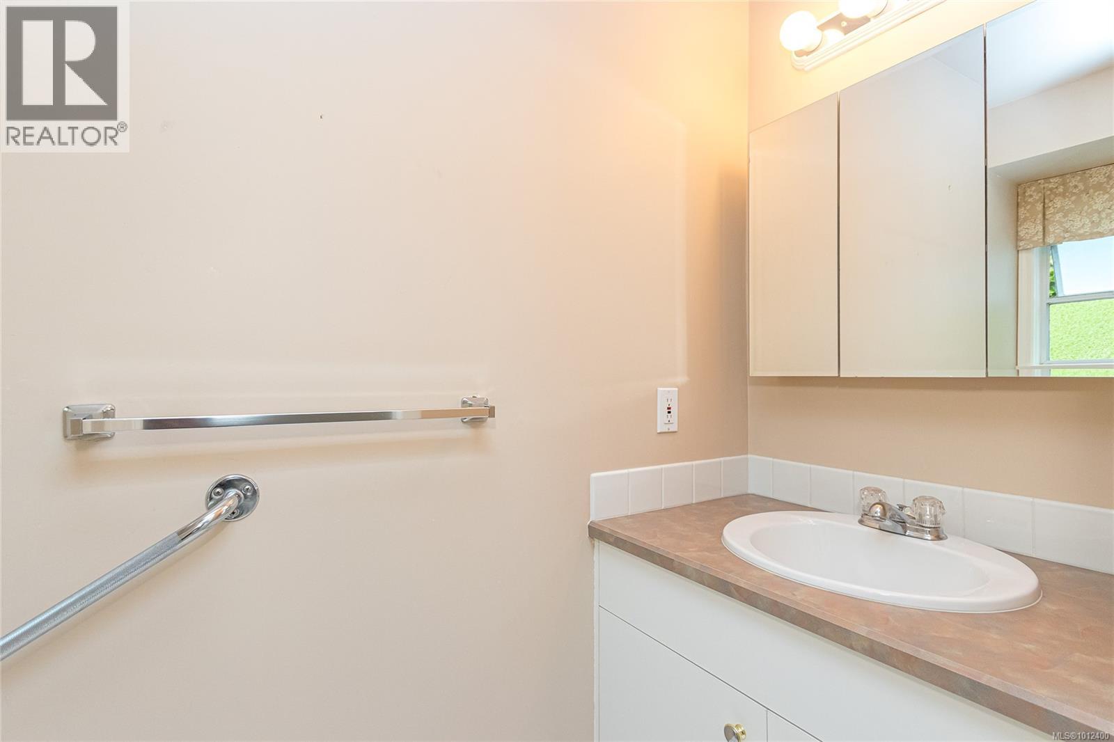 Photo 20 of 1197 Munro St, Esquimalt BC