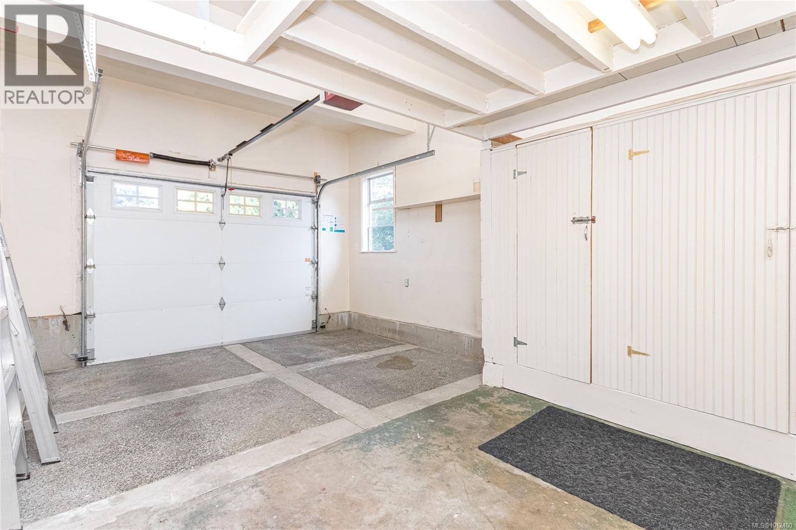 Photo 25 of 1197 Munro St, Esquimalt BC