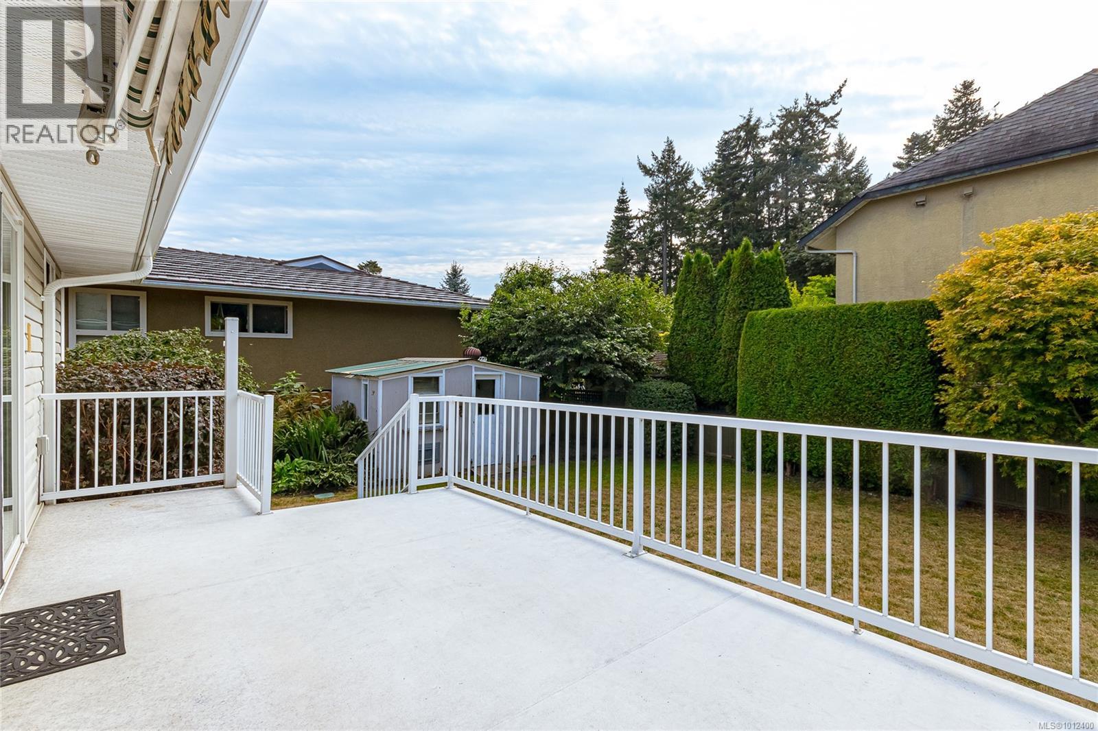 Photo 27 of 1197 Munro St, Esquimalt BC