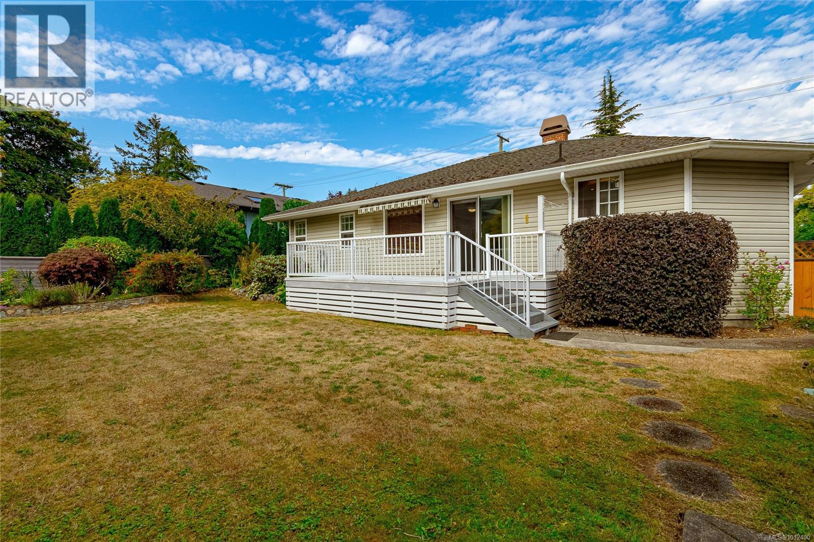Photo 28 of 1197 Munro St, Esquimalt BC