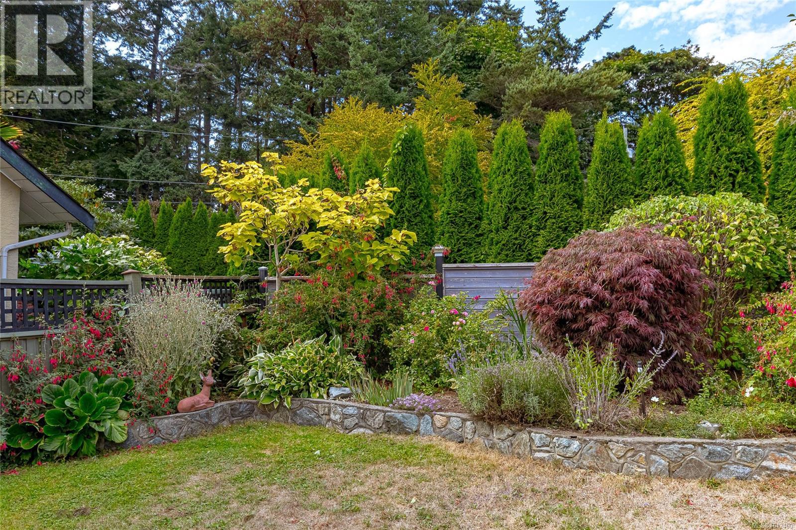 Photo 29 of 1197 Munro St, Esquimalt BC