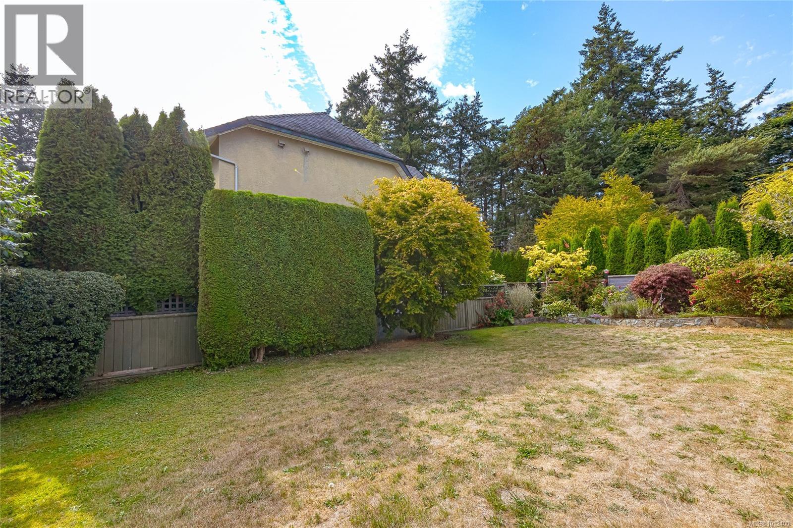 Photo 30 of 1197 Munro St, Esquimalt BC