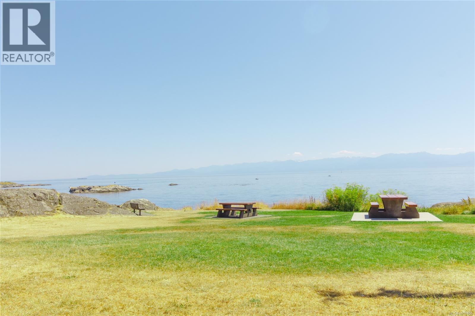 Photo 31 of 1197 Munro St, Esquimalt BC