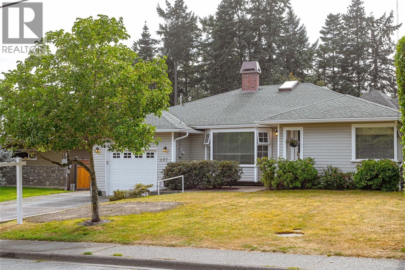Photo 32 of 1197 Munro St, Esquimalt BC