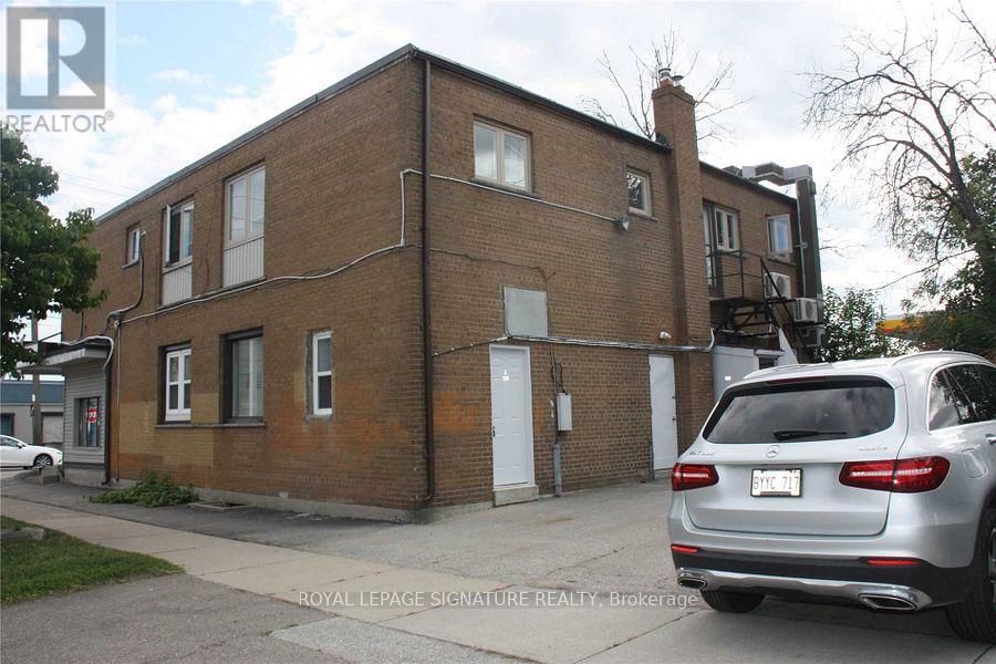 Photo 4 of 1 498 Horner Avenue, Toronto ON