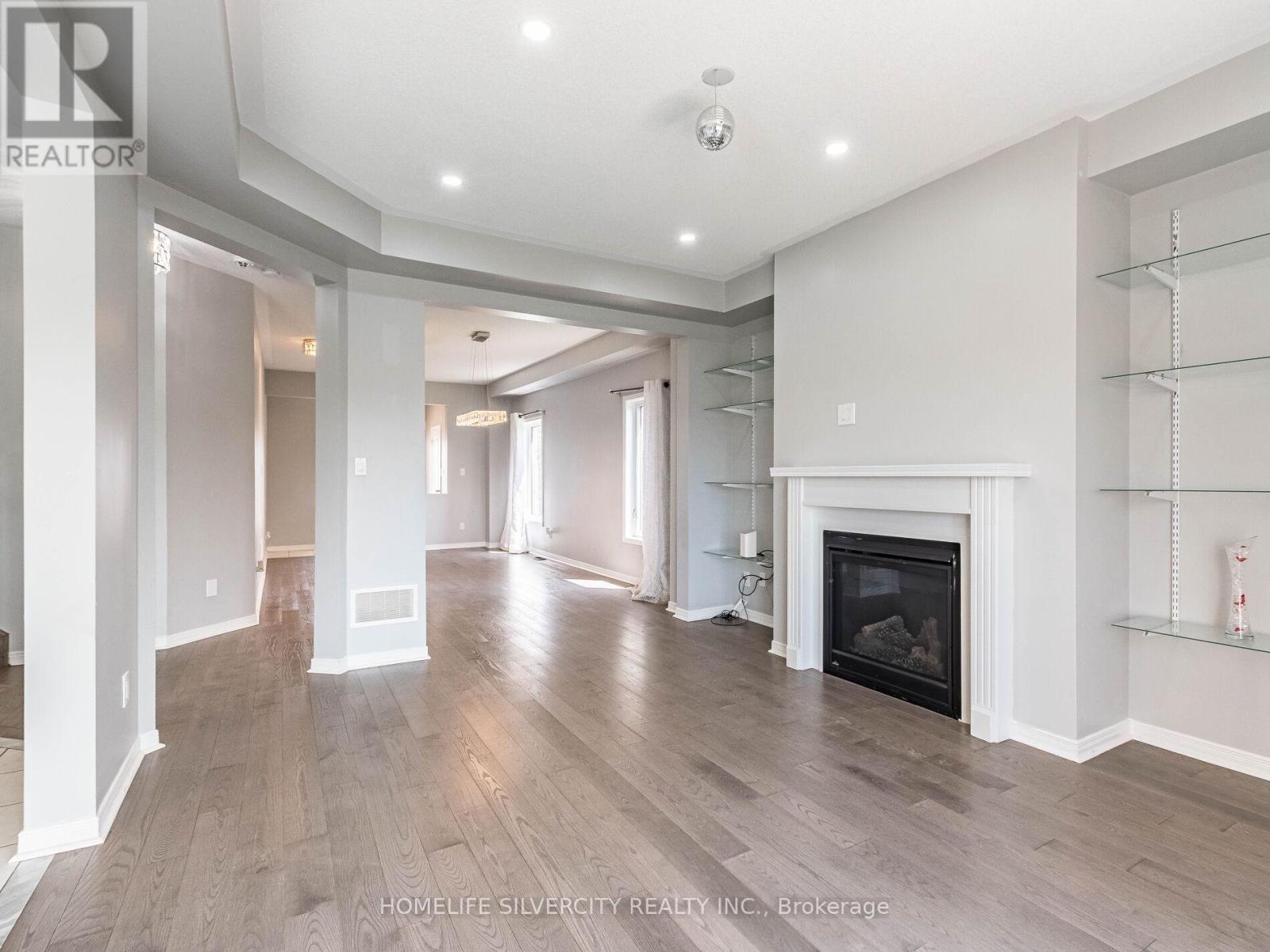 Photo 10 of 42 Cookview Drive, Brampton ON