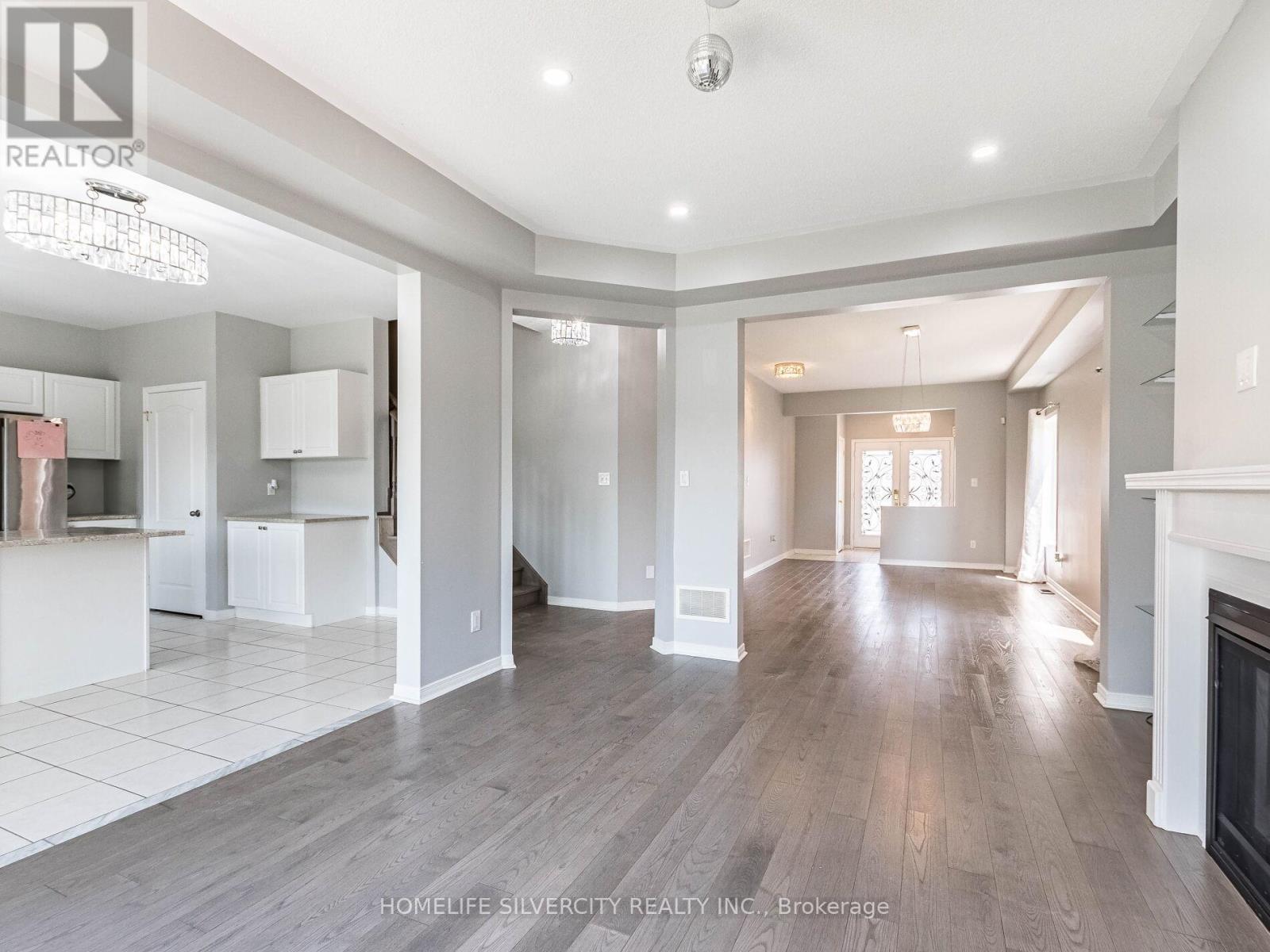 Photo 11 of 42 Cookview Drive, Brampton ON