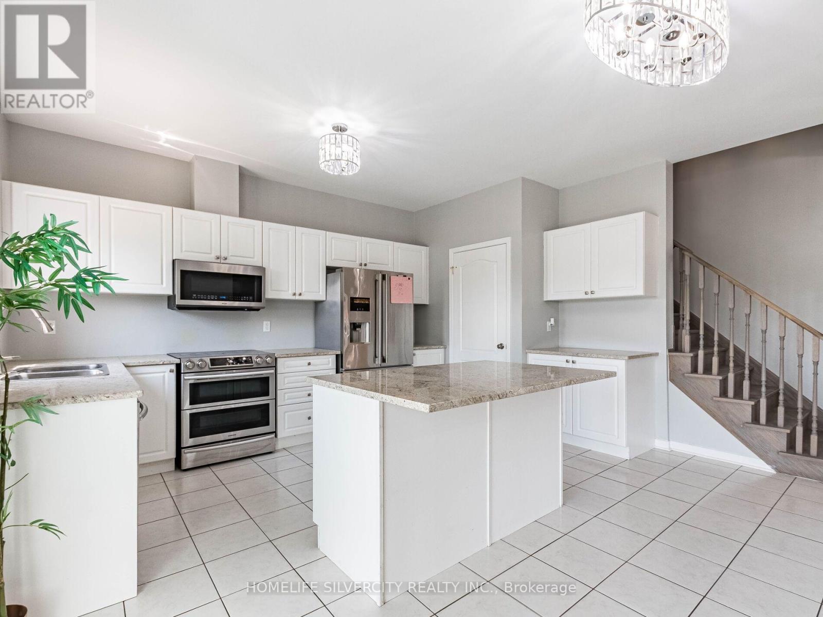 Photo 14 of 42 Cookview Drive, Brampton ON