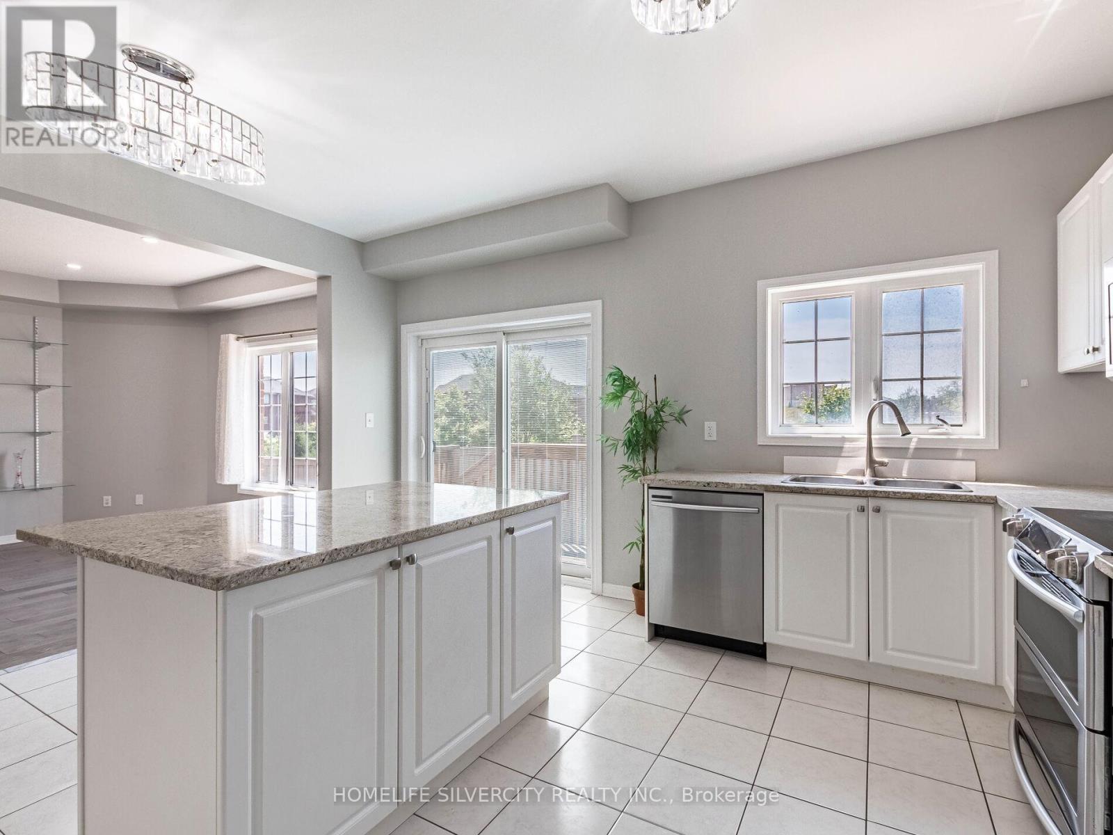 Photo 17 of 42 Cookview Drive, Brampton ON