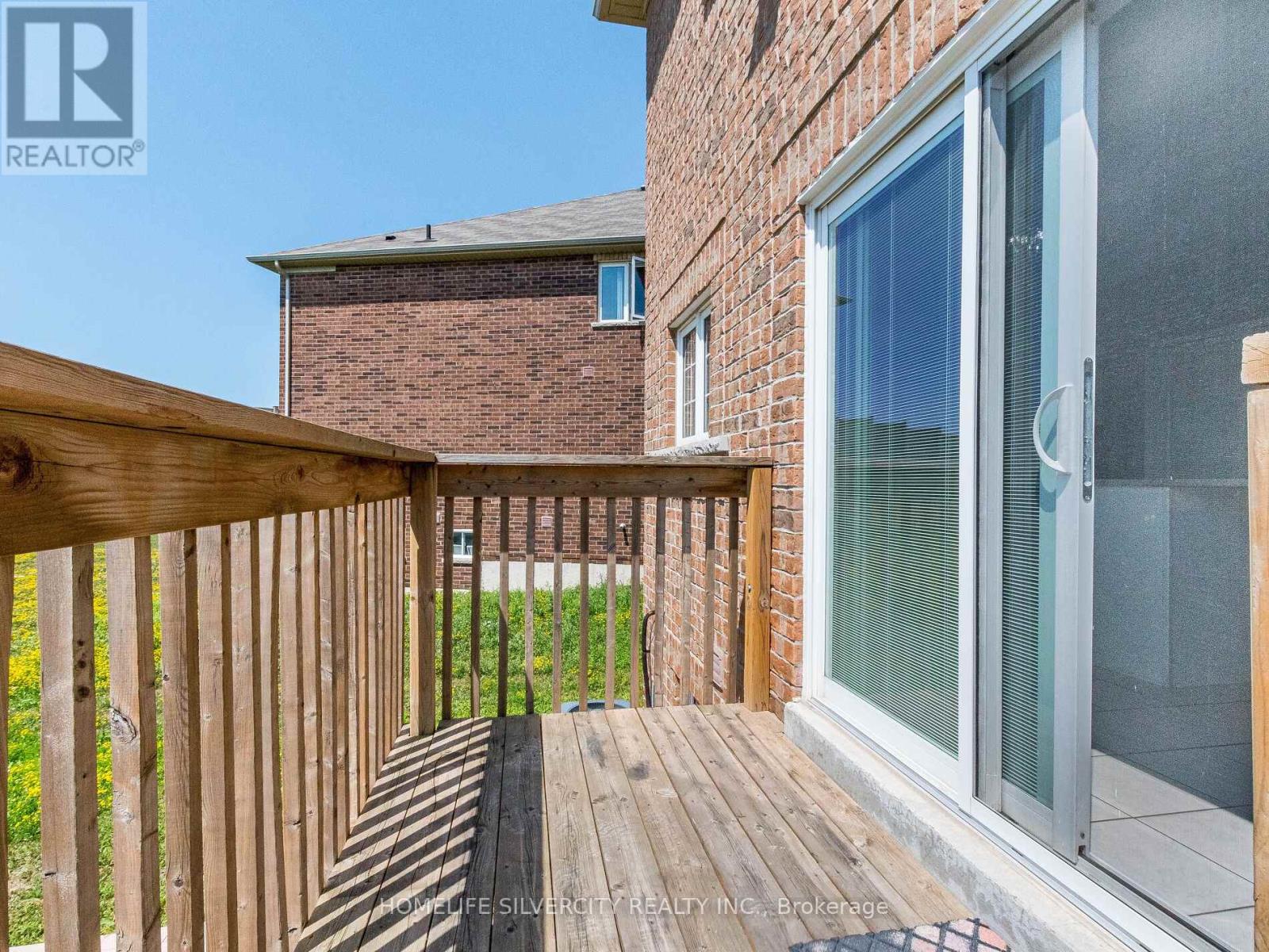 Photo 18 of 42 Cookview Drive, Brampton ON