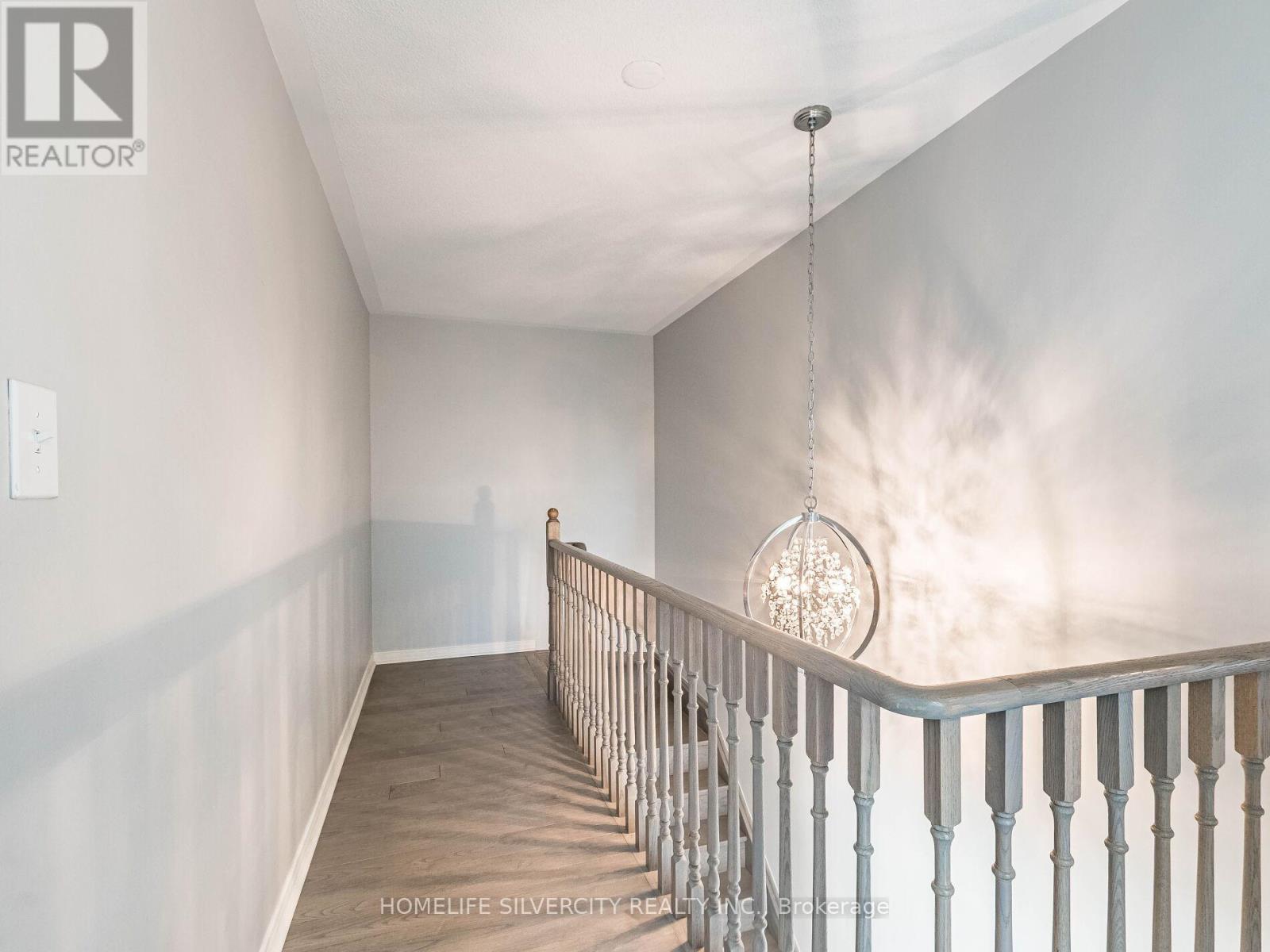 Photo 21 of 42 Cookview Drive, Brampton ON