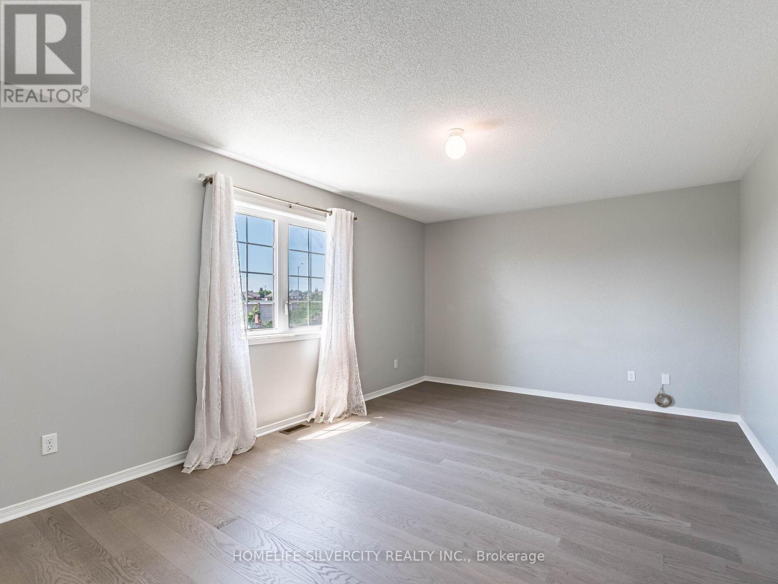 Photo 24 of 42 Cookview Drive, Brampton ON