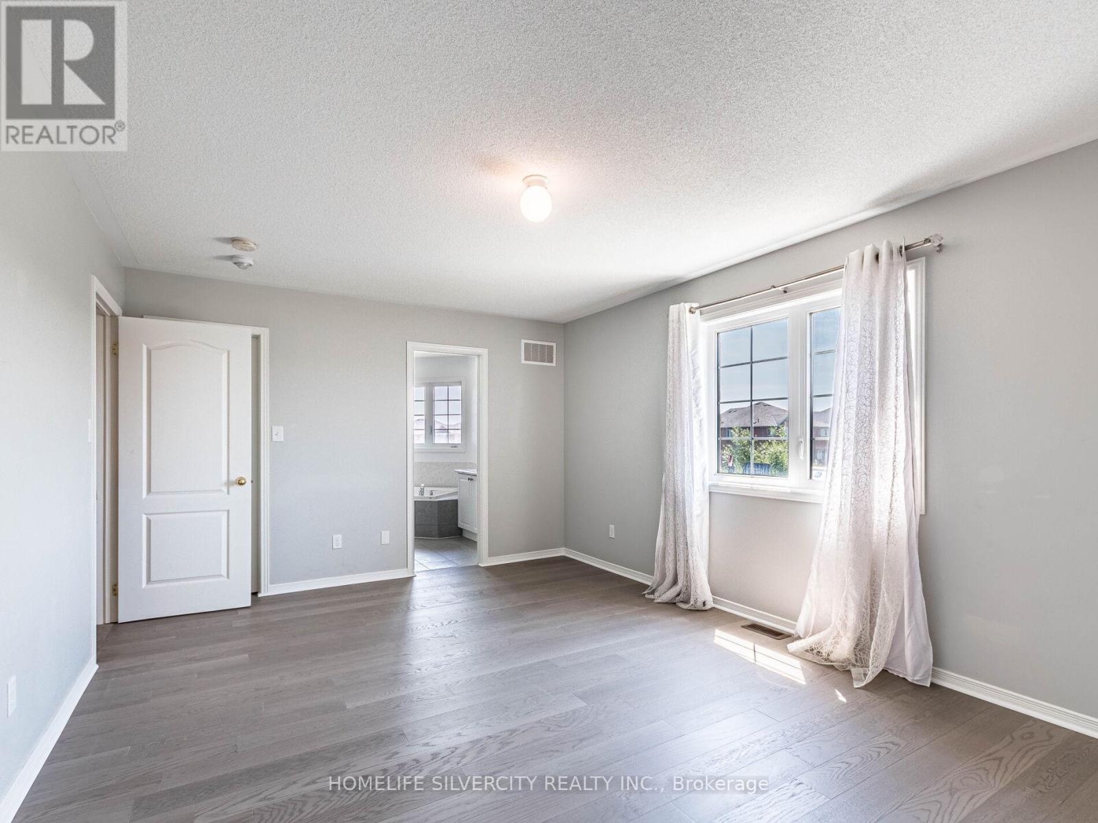 Photo 25 of 42 Cookview Drive, Brampton ON